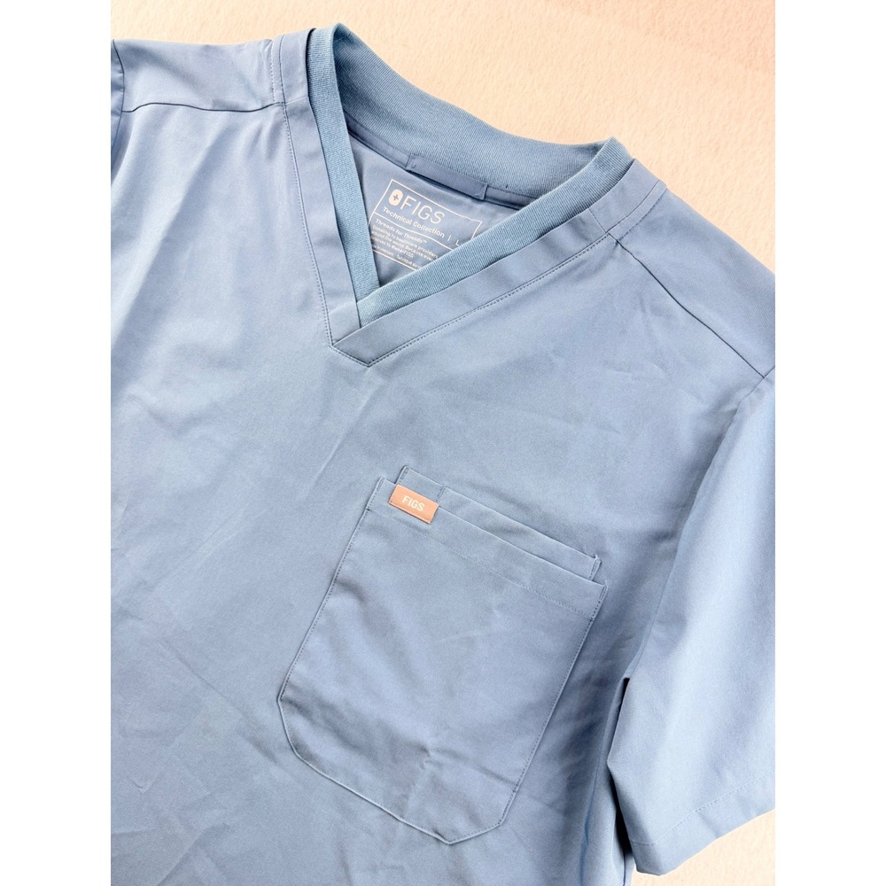 FIGS Slim Leon Scrub Top Men's Large Citrine Blue Technical Collection V-Neck